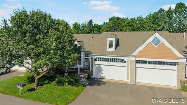 2521 Forest Bluff Drive 27, Grand Rapids, MI 49546
