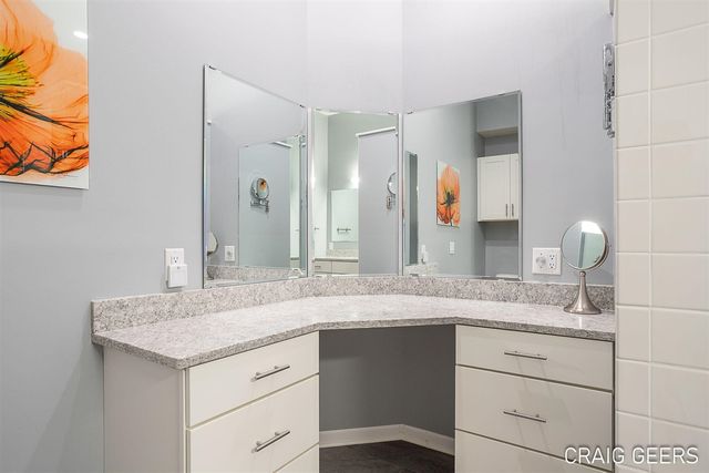 2521 Forest Bluff Drive 27, Grand Rapids, MI 49546