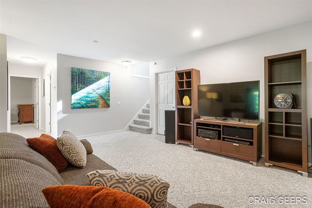 2521 Forest Bluff Drive 27, Grand Rapids, MI 49546
