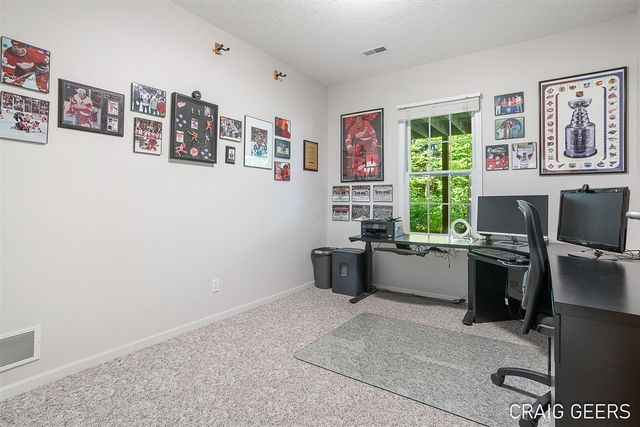 2521 Forest Bluff Drive 27, Grand Rapids, MI 49546