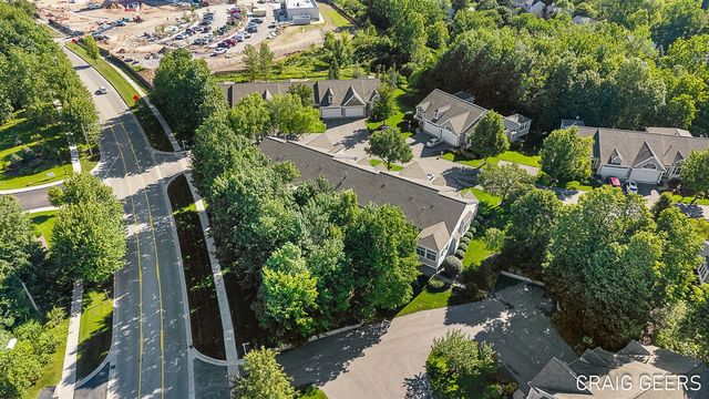 2521 Forest Bluff Drive 27, Grand Rapids, MI 49546