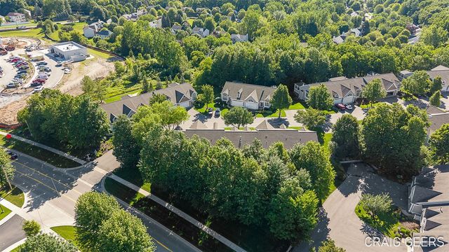 2521 Forest Bluff Drive 27, Grand Rapids, MI 49546