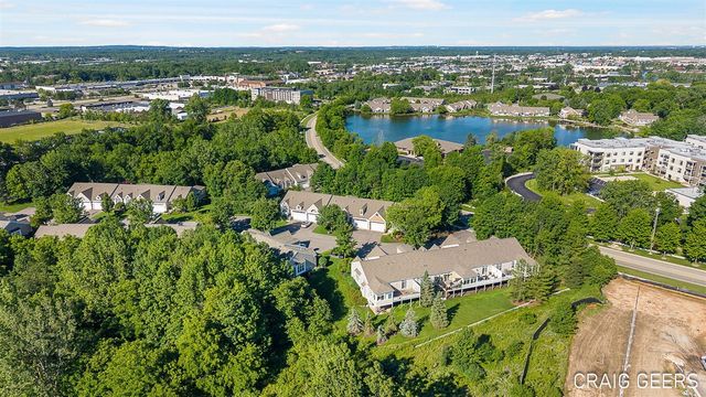 2521 Forest Bluff Drive 27, Grand Rapids, MI 49546