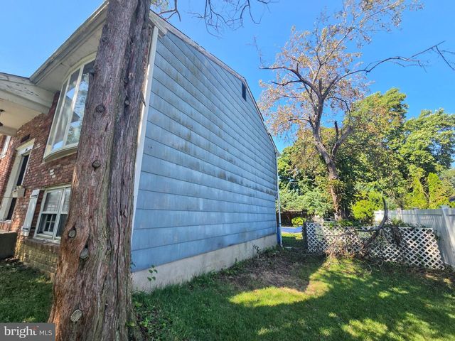 101 SCHOOLHOUSE LN, Mount Laurel, NJ 08054