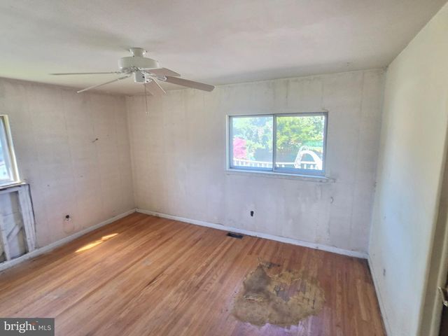 101 SCHOOLHOUSE LN, Mount Laurel, NJ 08054