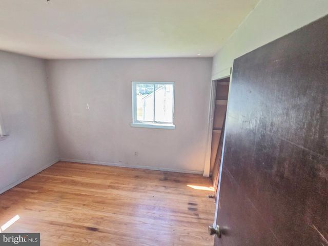 101 SCHOOLHOUSE LN, Mount Laurel, NJ 08054