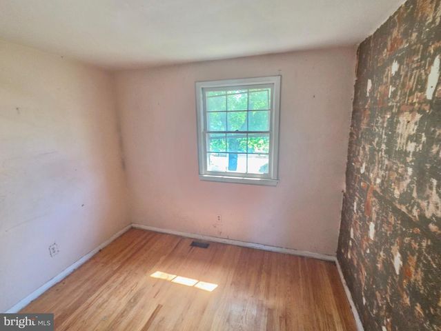 101 SCHOOLHOUSE LN, Mount Laurel, NJ 08054