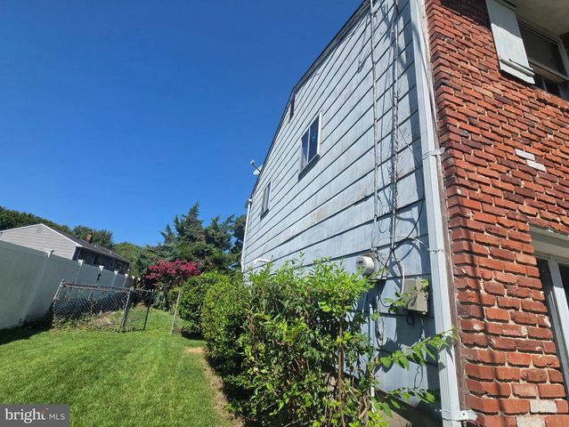 101 SCHOOLHOUSE LN, Mount Laurel, NJ 08054