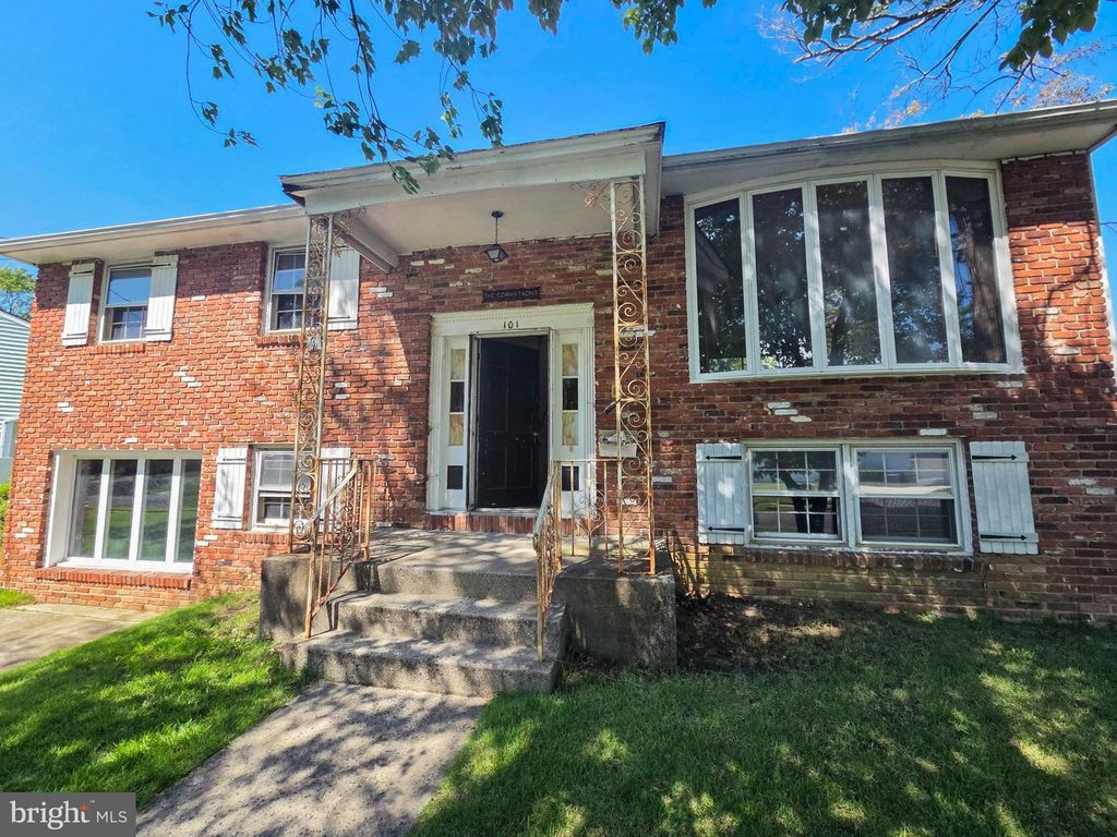 101 SCHOOLHOUSE LN, Mount Laurel, NJ 08054