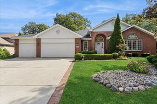 1807 Nottingham Road, Woodridge, IL 60517