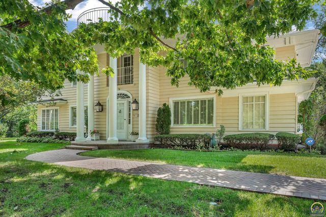 2 SW Westboro PL, Topeka, KS 66604