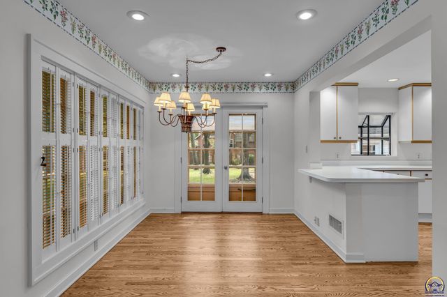 2 SW Westboro PL, Topeka, KS 66604