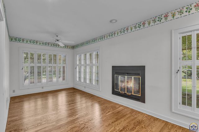 2 SW Westboro PL, Topeka, KS 66604