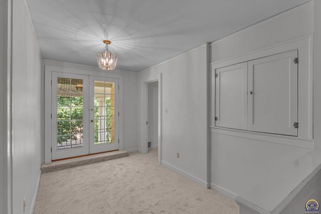 2 SW Westboro PL, Topeka, KS 66604