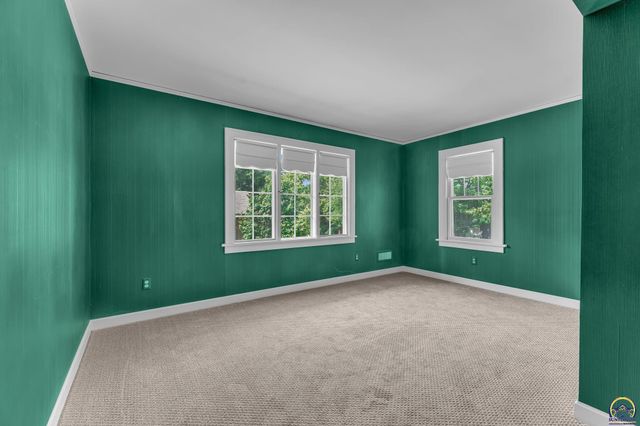 2 SW Westboro PL, Topeka, KS 66604