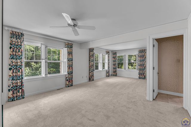 2 SW Westboro PL, Topeka, KS 66604