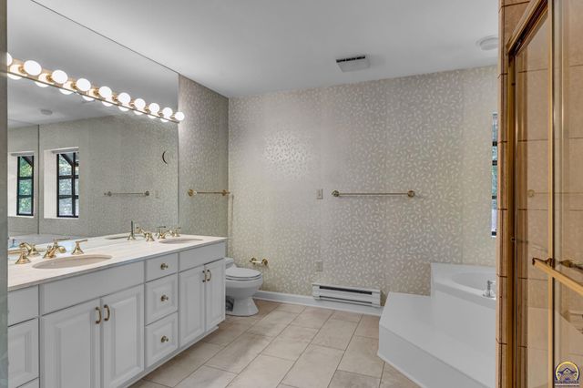 2 SW Westboro PL, Topeka, KS 66604