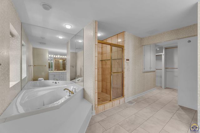 2 SW Westboro PL, Topeka, KS 66604