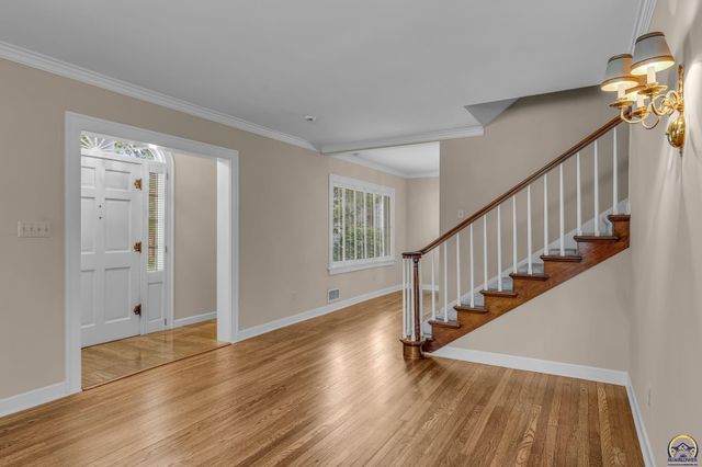 2 SW Westboro PL, Topeka, KS 66604