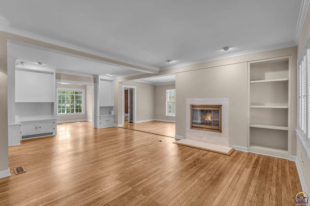 2 SW Westboro PL, Topeka, KS 66604