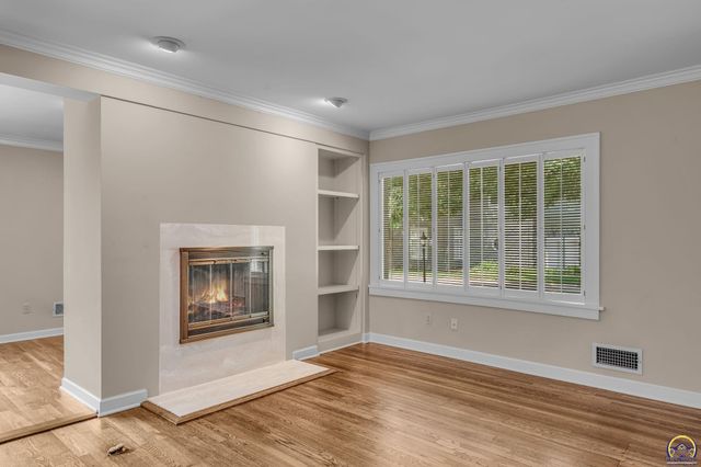 2 SW Westboro PL, Topeka, KS 66604