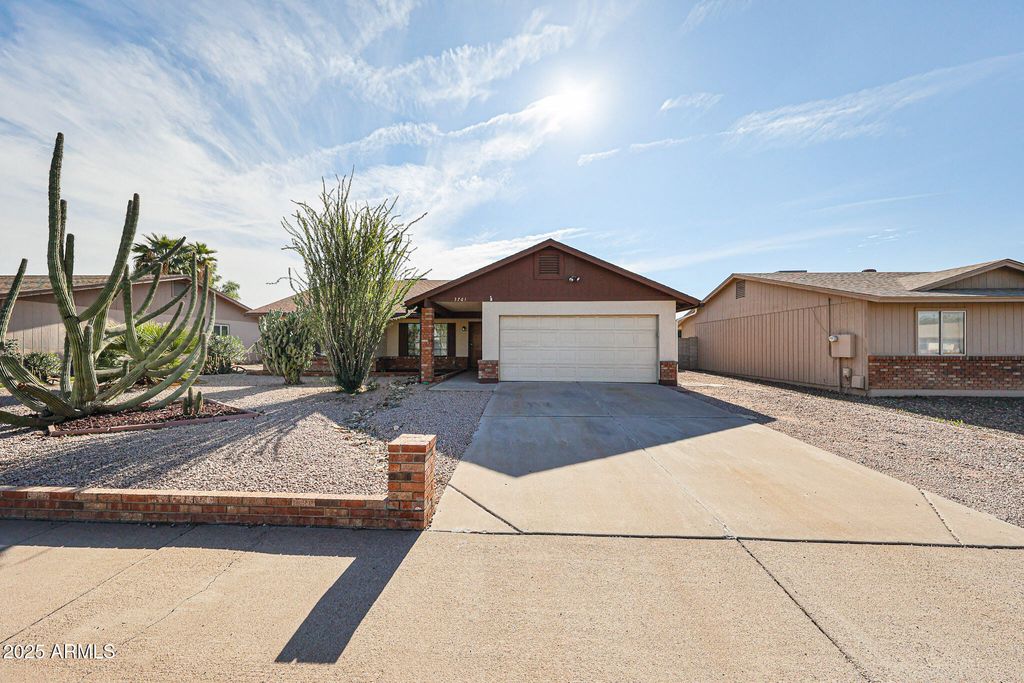 3761 E HOLMES Avenue, Mesa, AZ 85206
