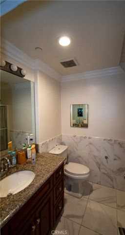 2021 Miramar Street, Los Angeles, CA 90057