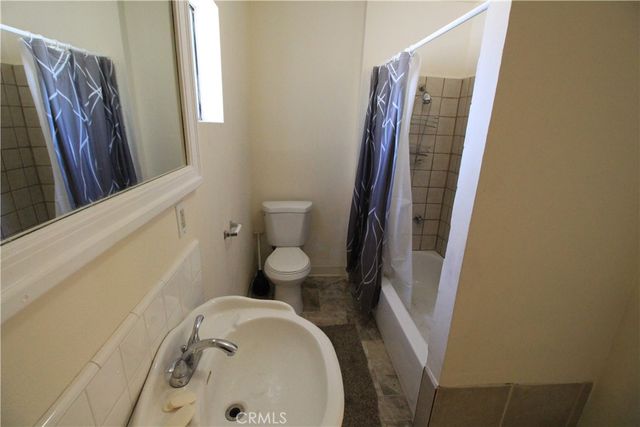 1051 W 46th, Los Angeles, CA 90037