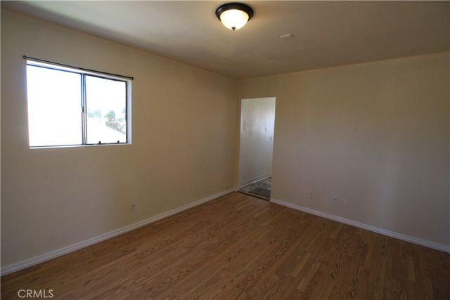 1051 W 46th, Los Angeles, CA 90037