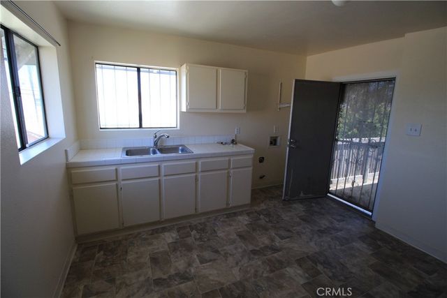 1051 W 46th, Los Angeles, CA 90037
