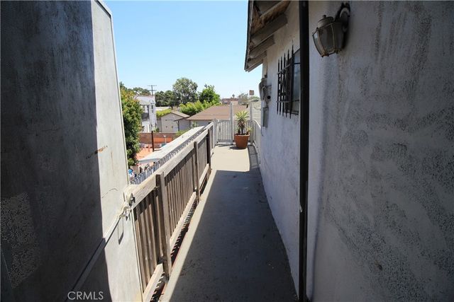 1051 W 46th, Los Angeles, CA 90037