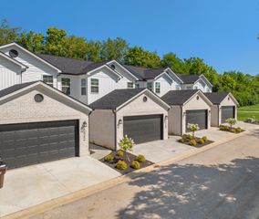 240 Sugartree Lane, Versailles, KY 40383