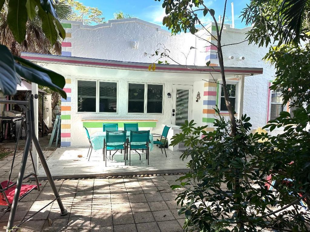 705 N Palmway, Lake Worth Beach, FL 33460