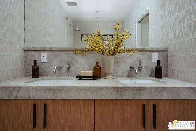 1956 E Park Drive, Palm Springs, CA 92262