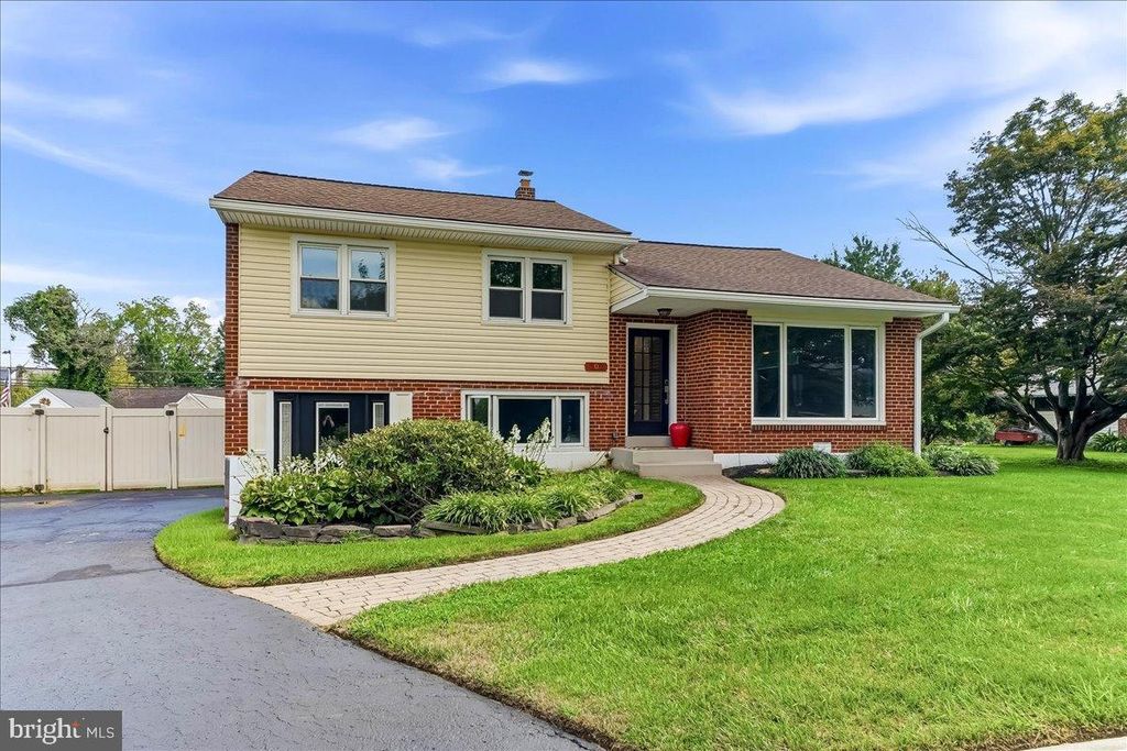 202 RIDGE AVE, Kennett Square, PA 19348