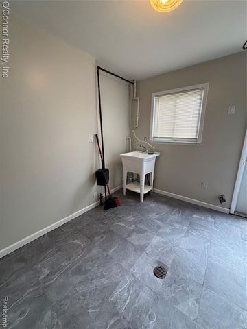 27637 Barrington Street, Madison Heights, MI 48071
