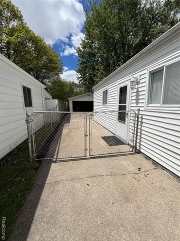 27637 Barrington Street, Madison Heights, MI 48071