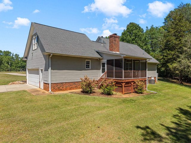 320 Burton Rd, Spartanburg, SC 29302