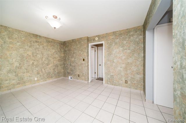 26053 Eureka Drive, Warren, MI 48091