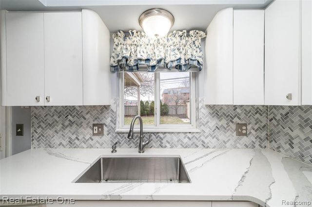 26053 Eureka Drive, Warren, MI 48091