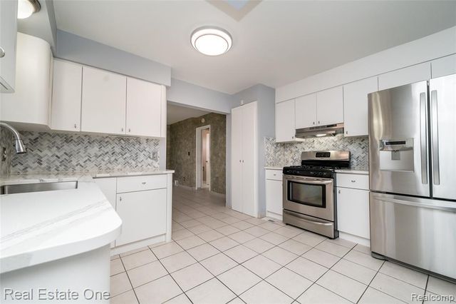 26053 Eureka Drive, Warren, MI 48091