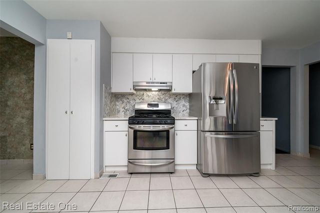 26053 Eureka Drive, Warren, MI 48091