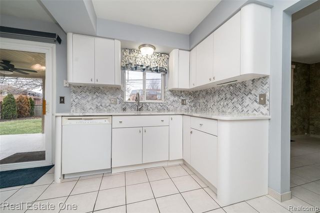 26053 Eureka Drive, Warren, MI 48091