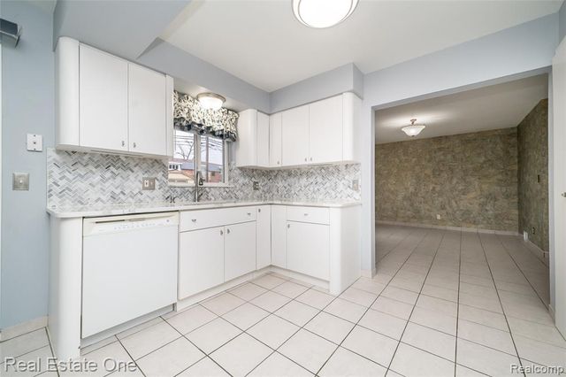 26053 Eureka Drive, Warren, MI 48091