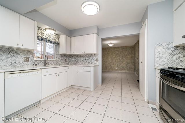 26053 Eureka Drive, Warren, MI 48091