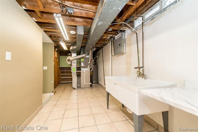 26053 Eureka Drive, Warren, MI 48091