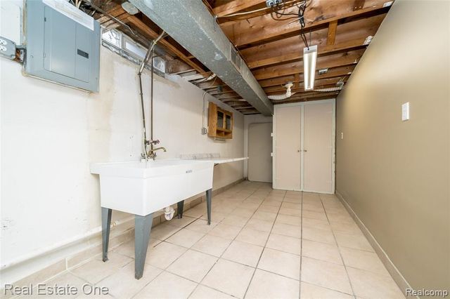 26053 Eureka Drive, Warren, MI 48091