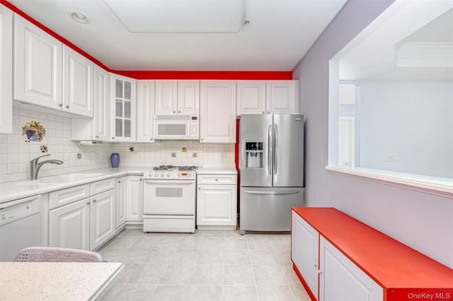 26 N De Baun Avenue 104, Suffern, NY 10901