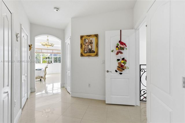 15184 SW 20th St, Miami, FL 33185