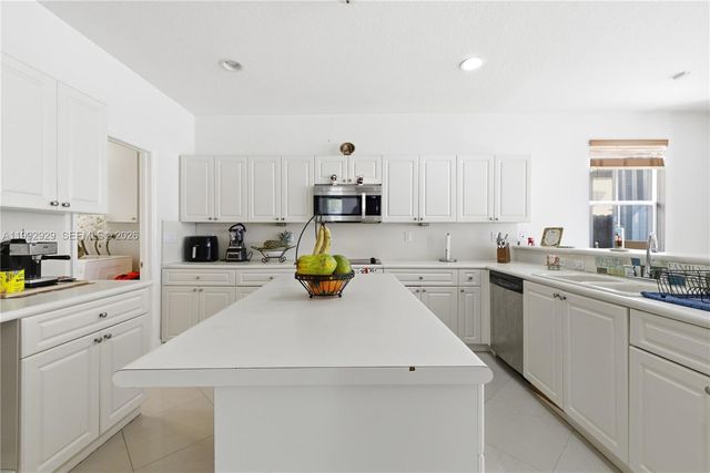 15184 SW 20th St, Miami, FL 33185